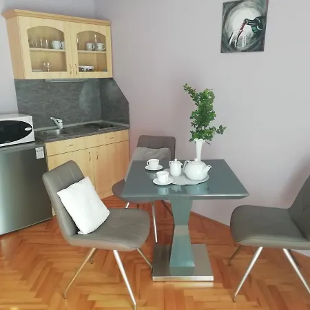 Szilvia 3*