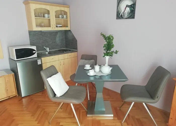 Szilvia 3*